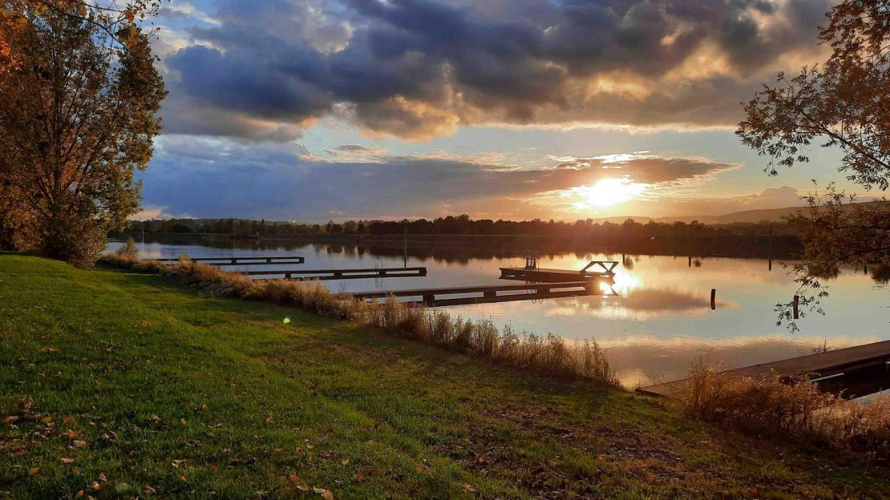 Camping Aux Rives Du Soleil Pont-de-Vaux Exterior foto
